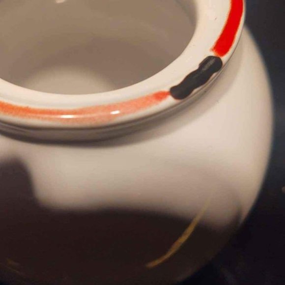 Small Porcelain Pot White and Red Rustic Appearance - Picture 4 of 9